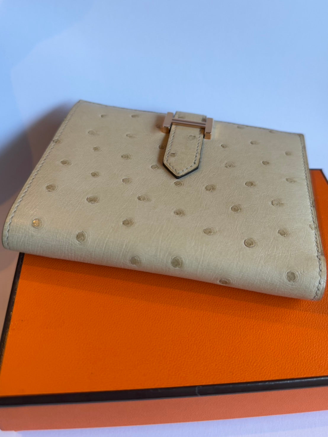 HERMES BEARN COMPACT FOLDING WALLET TRENCH OSTRICH ROSE GOLD HARDWARE