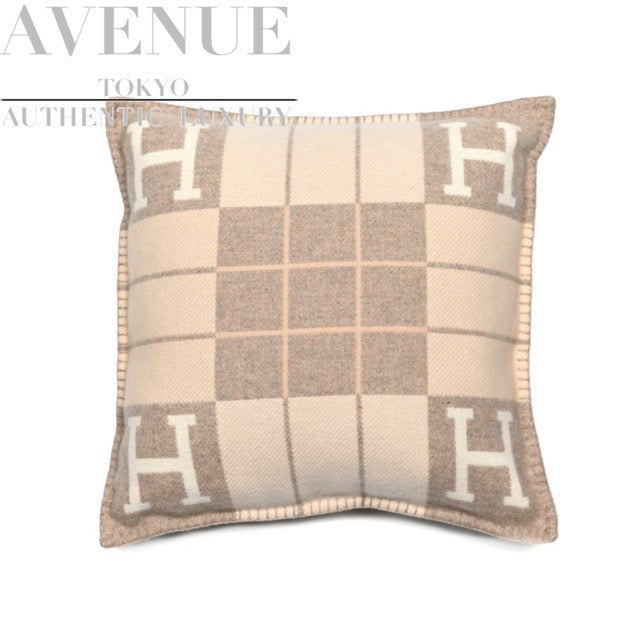 【新品未使用】エルメス アヴァロンIII ピロー PM ウール カシミア クッション ココ/カモミール ベージュ系　HERMES WOOL  CASHMERE AVALON III PILLOW PM COCO/CAMOMILLE