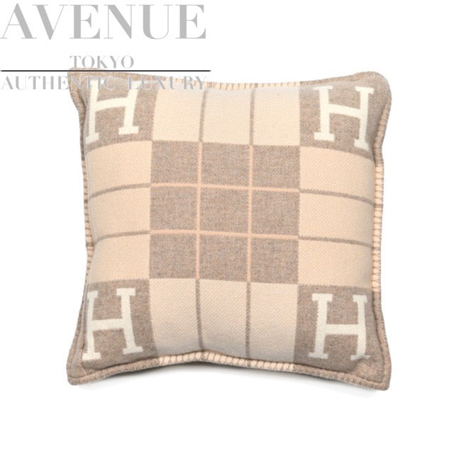 【新品未使用】エルメス アヴァロンIII ピロー PM ウール カシミア クッション ココ/カモミール ベージュ系　HERMES WOOL  CASHMERE AVALON III PILLOW PM COCO/CAMOMILLE