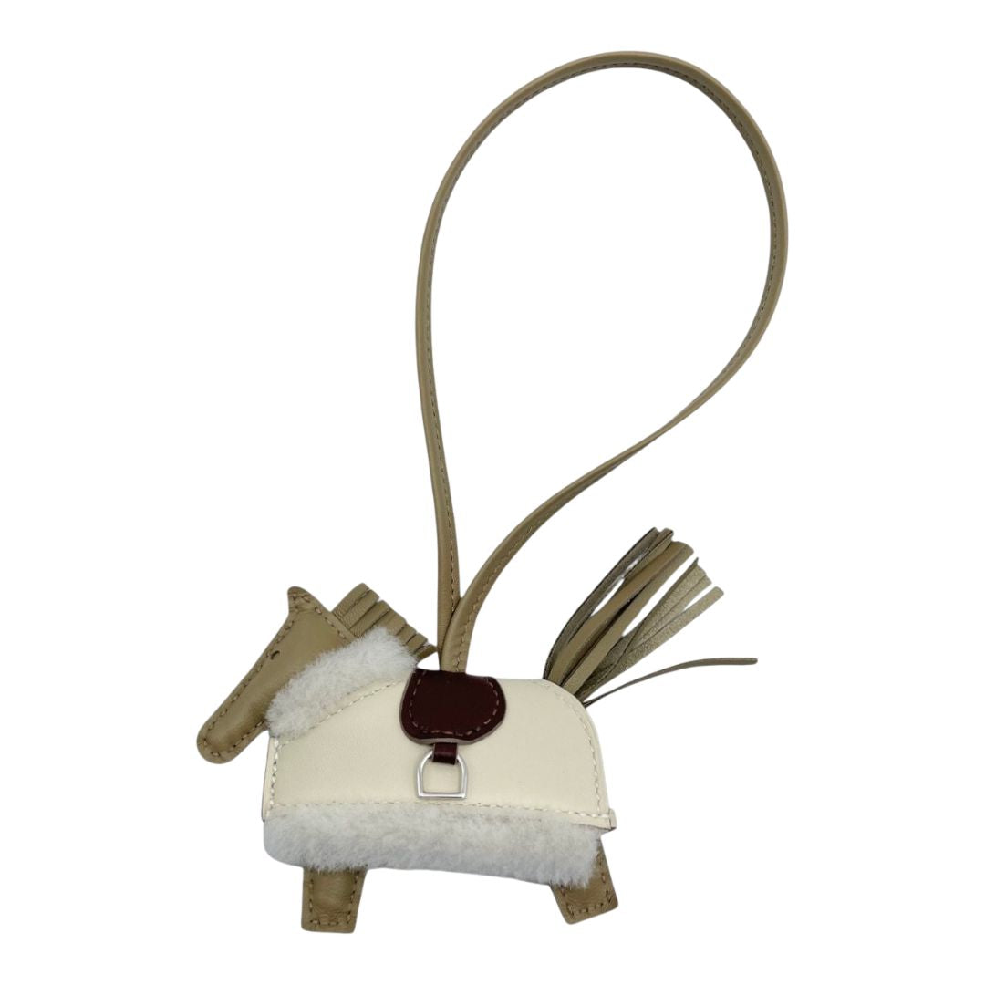 エルメス ロデオ ロベオ プラッシュ PM バッグチャーム Beige Marfa Craie Terre Ecru アニオン スイフト ムートン コットン HERMES RODEO ROBEO PLUSH PM BAG CHARM BEIGE MARFA CRAIE TERRE ECRU MILO LAMBSKIN SWIFT MOUTON COTTON